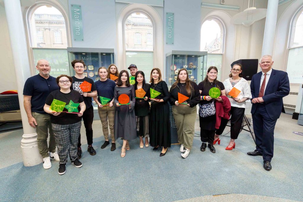 Μαθητές από το Ουζμπεκιστάν φέρνουν τη μόδα τους στο Sunderland!